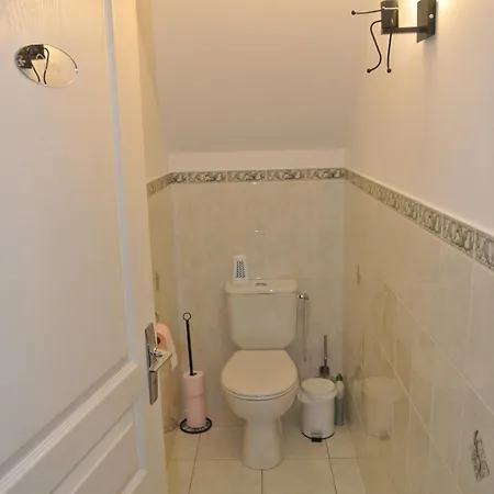 Les Chenes Nyaraló *